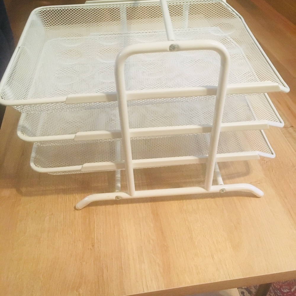 White Mesh tabletop file sorter